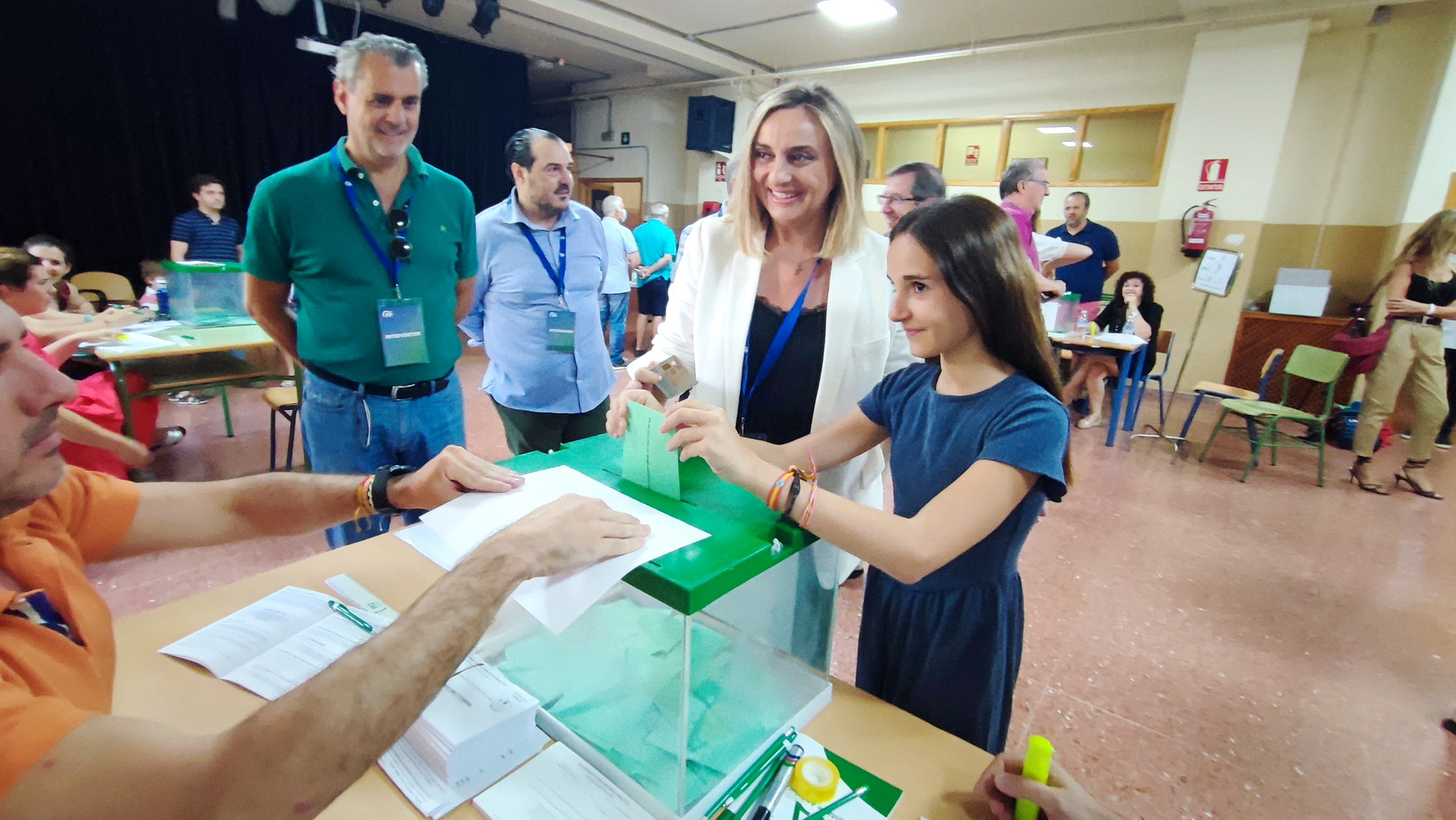 Marifrn Carazo (PP) desea que este domingo haya una participacin histrica en las urnas.